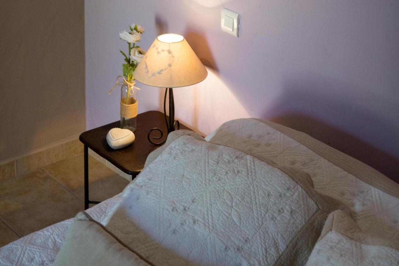 Le Bouquet De L Aromate Bed and Breakfast Joucas Exteriör bild